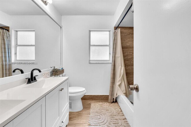 Building Photo - 2927 Bogota Ave