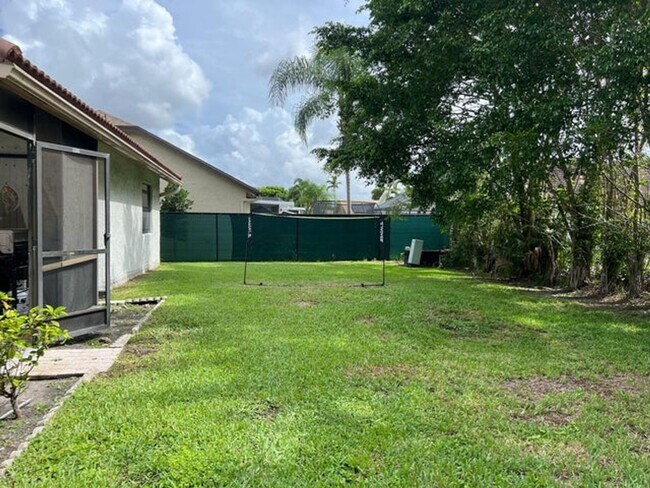 Building Photo - 5136 NW 49th Ave