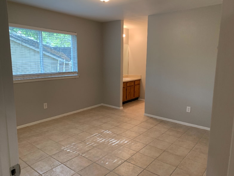 Building Photo - 4501 Dorsett Oaks Cir