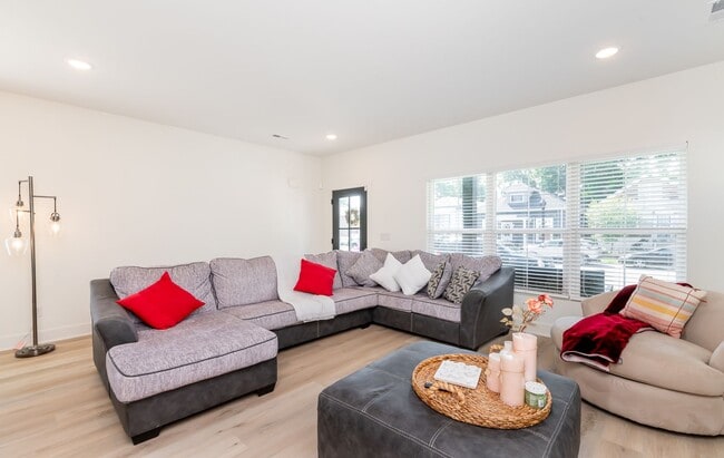 Building Photo - Do Not Miss this Beautiful piece of property.