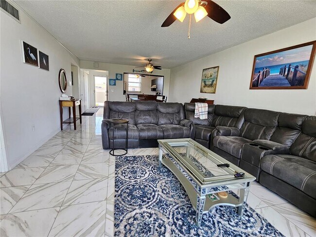 Building Photo - 7425 Bay Island Dr S