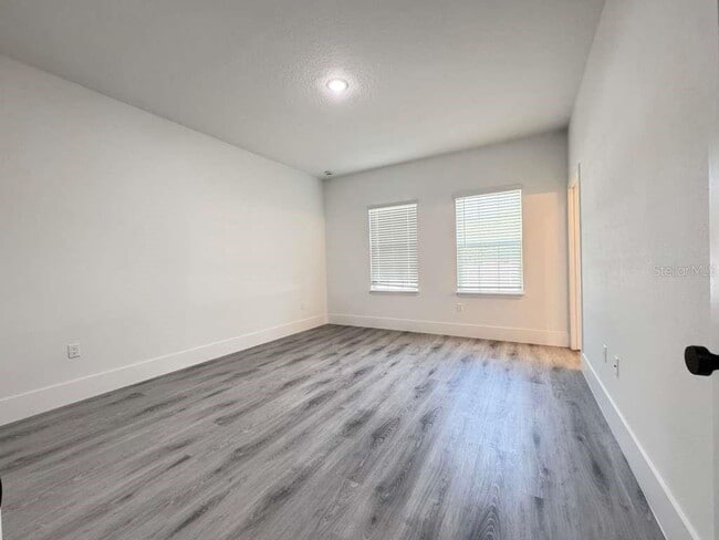 Building Photo - 7130 N Glenridge Cir