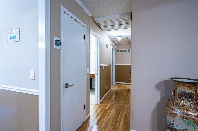 Building Photo - 465 Dobbs Rd