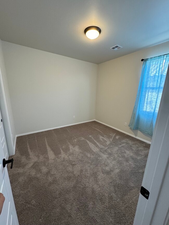 Building Photo - 5208 Bullseye Rd NE