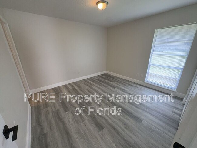 Building Photo - 5485 SE 30th Pl