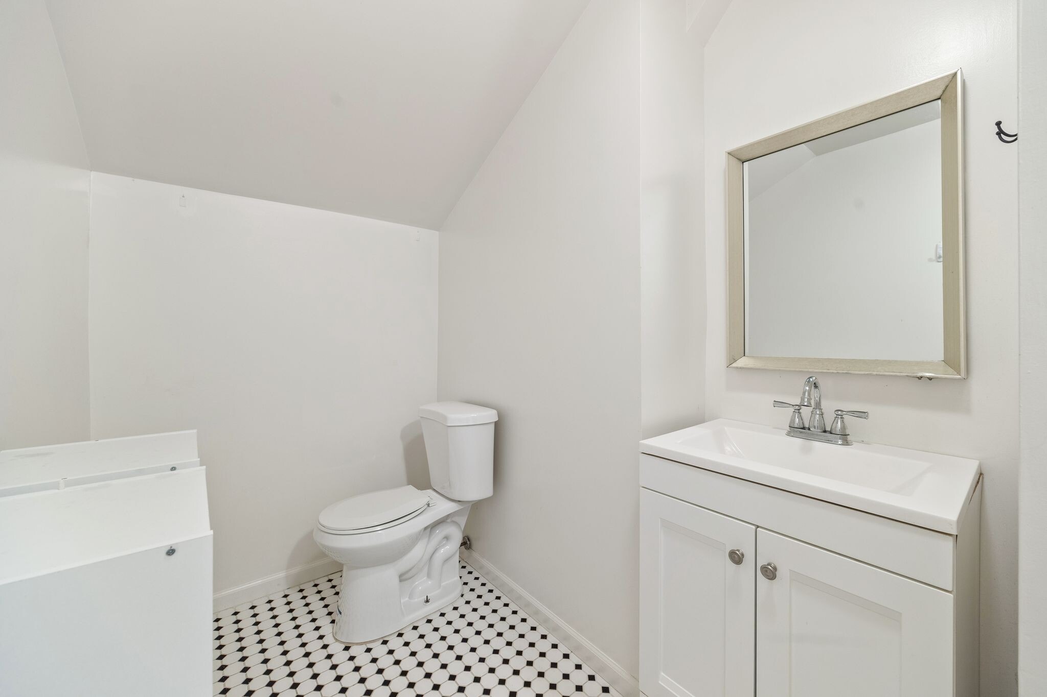 Building Photo - 627 Library Pl