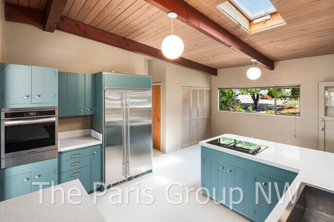 Building Photo - Extraordinary 4BR, 4200sf Mid Century Water View Home with Amazing Outdoor Spaces