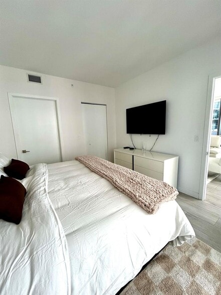 Building Photo - 55 SW 9th St