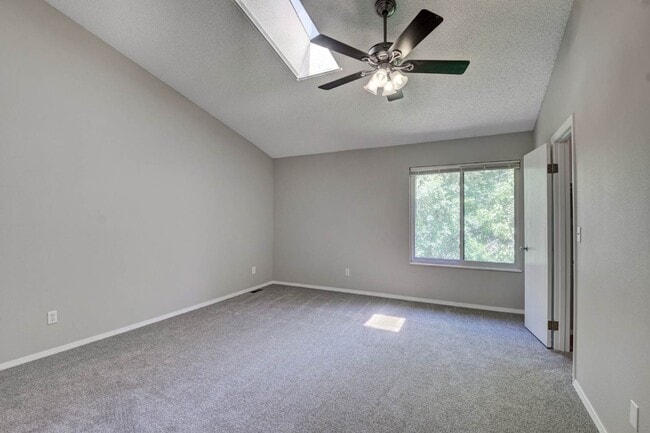 Building Photo - $2,025 - 2 Bed, 2.5 Bath Unit in Lakewood with In-Unit Laundry!