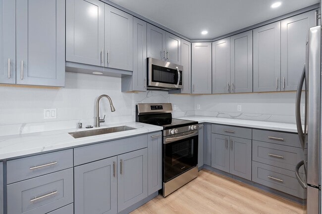 Building Photo - 1305-1321 Laurel Street