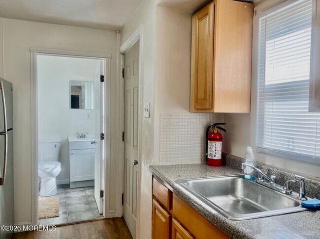 Building Photo - 1401 9th Ave