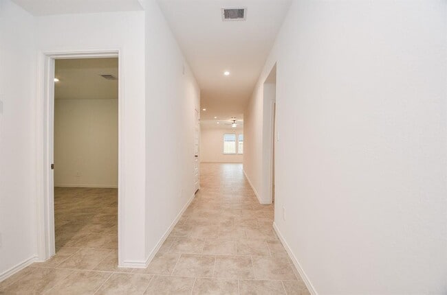 Building Photo - 1106 Cattle Chute Ct