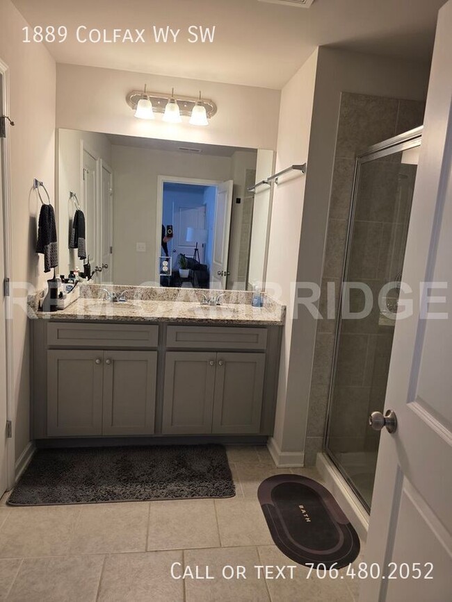 Building Photo - For Rent: Stunning 3-Bed, 3-Bath Townhome ...