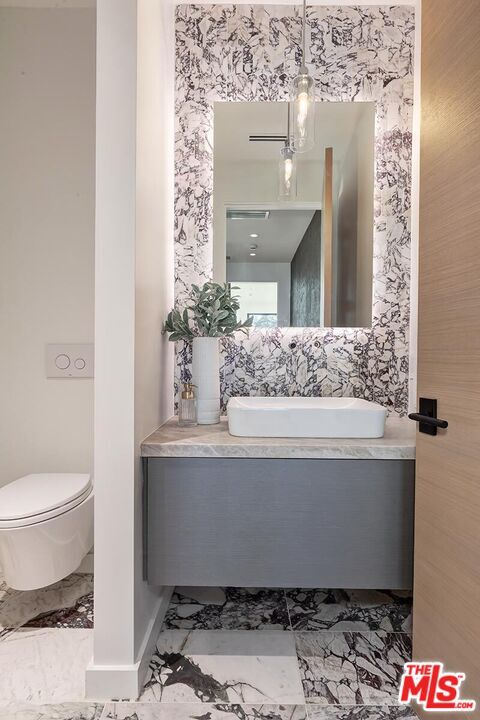 Building Photo - 16879 Mooncrest Dr