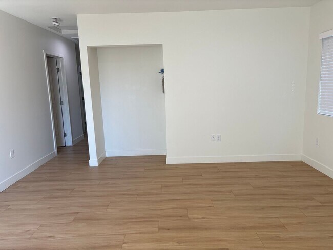 Building Photo - 11248 Lull St