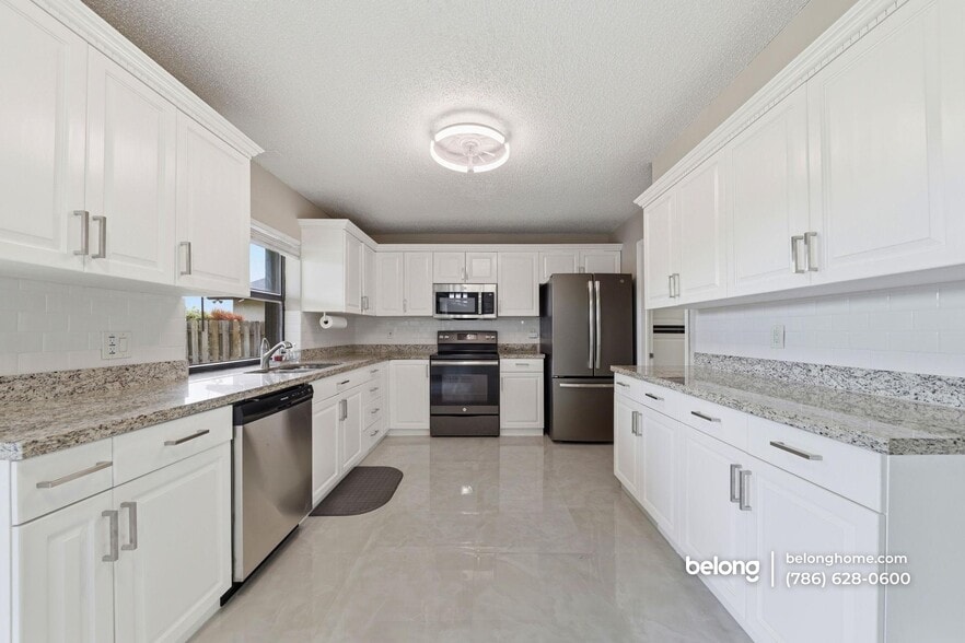 Building Photo - 9460 NW 16th St