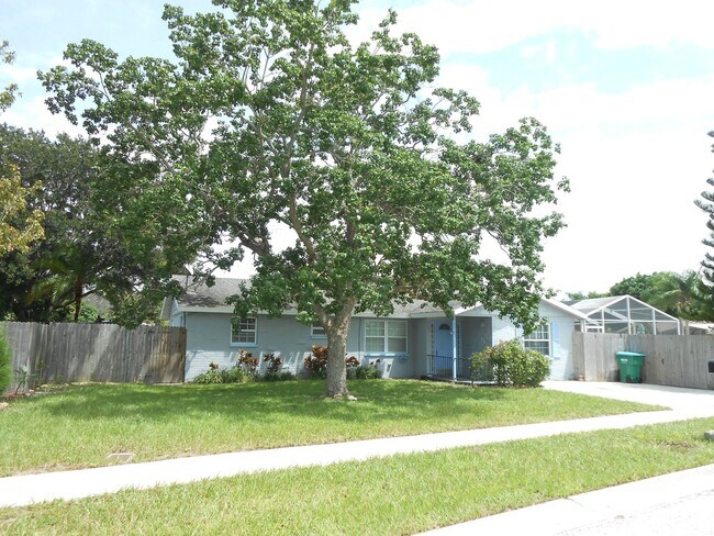 Building Photo - 4 Bedroom POOL Home in Largo