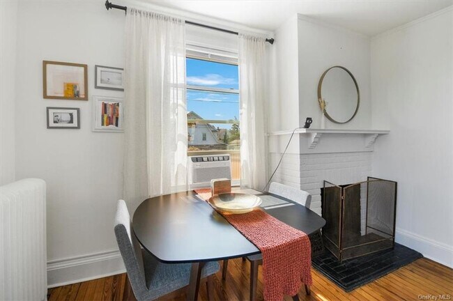 Building Photo - 1 Bayview Ave