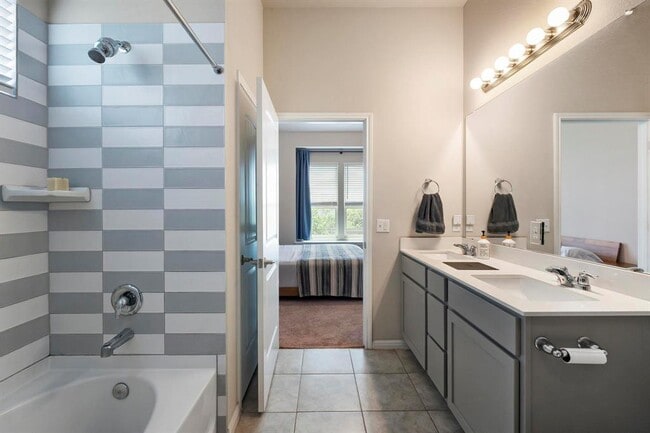 Building Photo - 9925 Comely Bnd