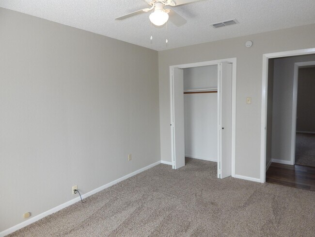 Building Photo - 4505 River Oaks Dr