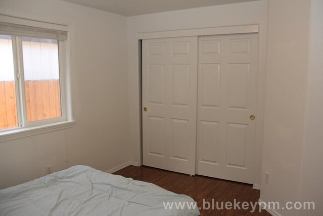 Building Photo - 3 Bed, 2 Bath Home with Large Covered Deck in North Image Neighborhood