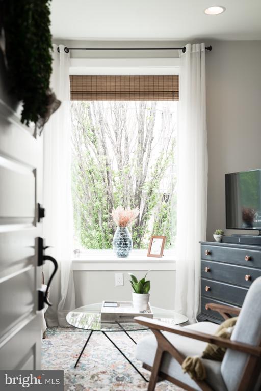 Building Photo - 1249 Kenyon St NW