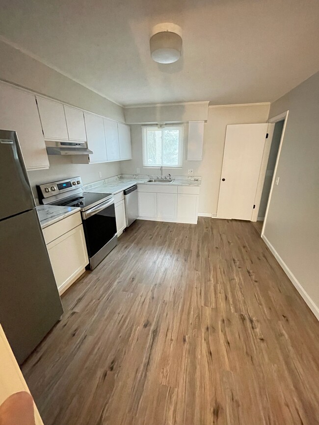 Building Photo - 245 Church St