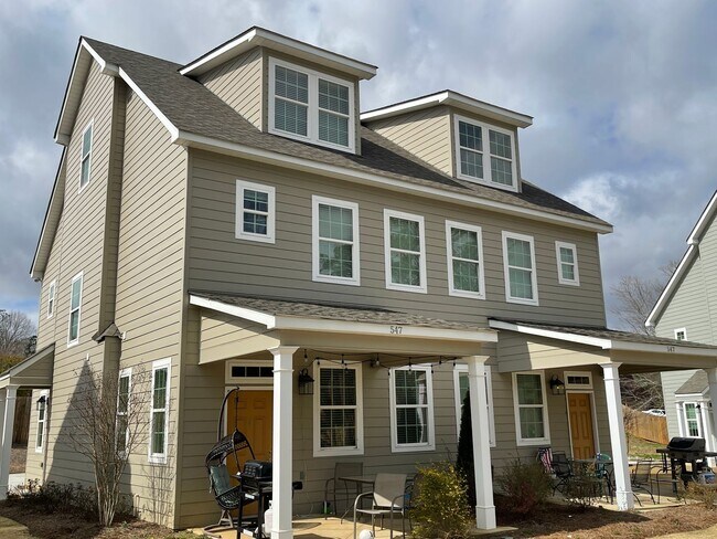 Building Photo - 547 N Ross St