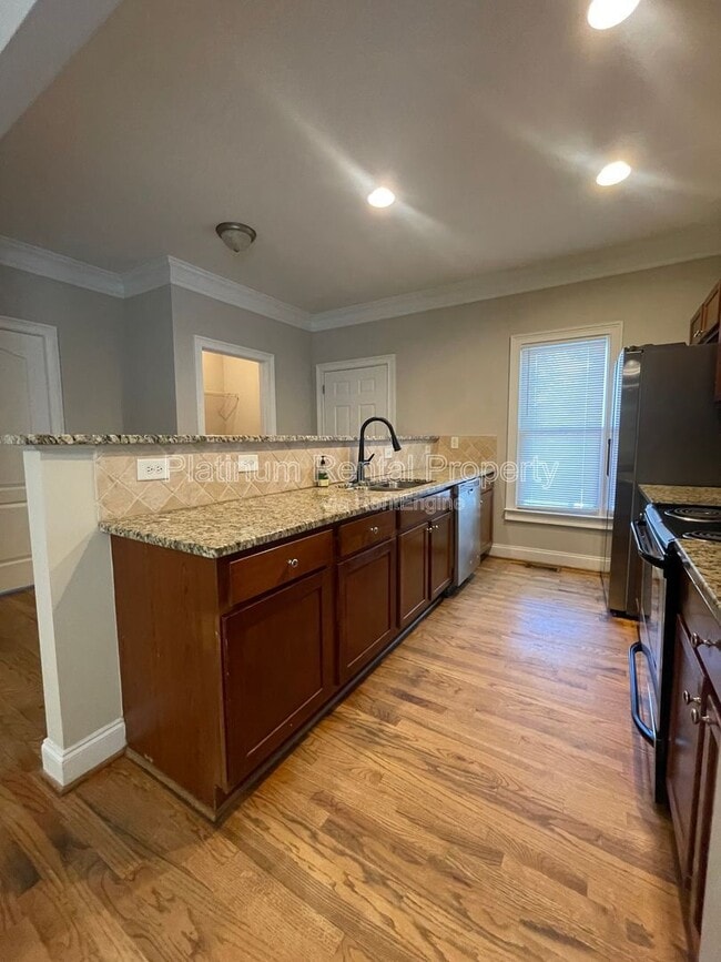 Building Photo - 750 Terry St SE