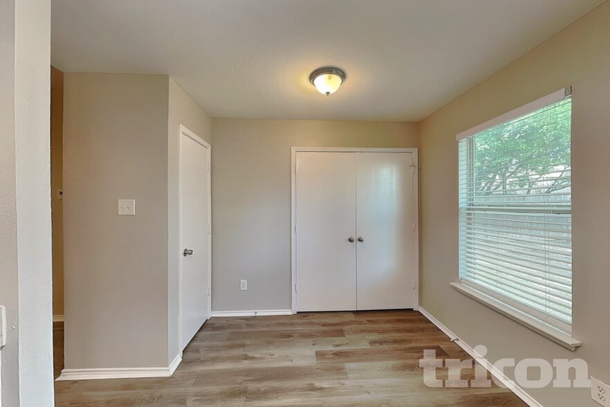 Building Photo - 1320 Cleardale Dr
