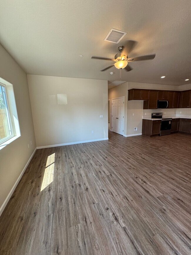 Building Photo - 4267