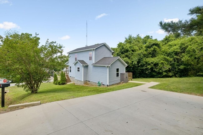 Building Photo - 91 Valley View St