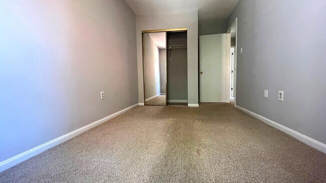 Building Photo - 5808 Waterdale Ct