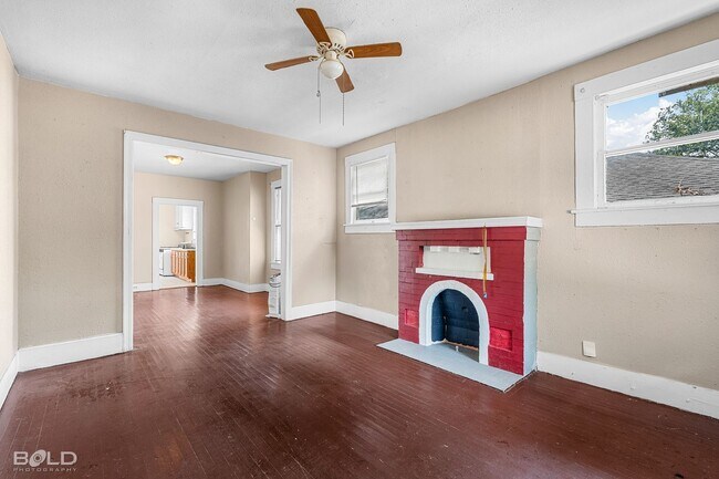 Building Photo - 315 Robinson Pl