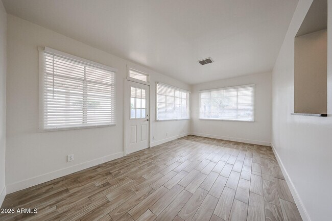 Building Photo - 2340 W Osborn Rd