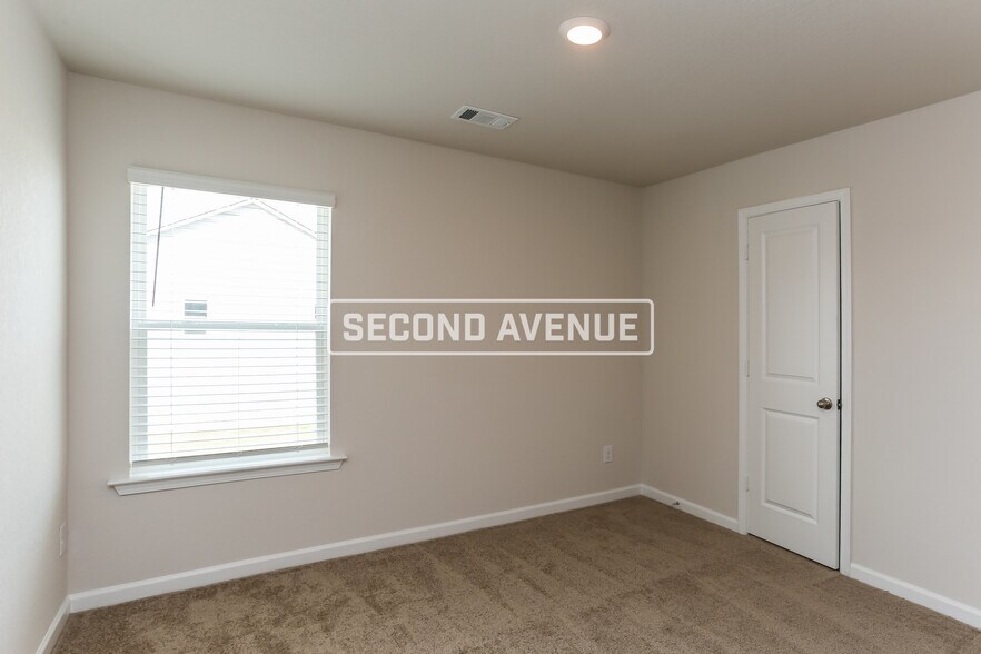 Building Photo - 571 Meadows Farm Dr