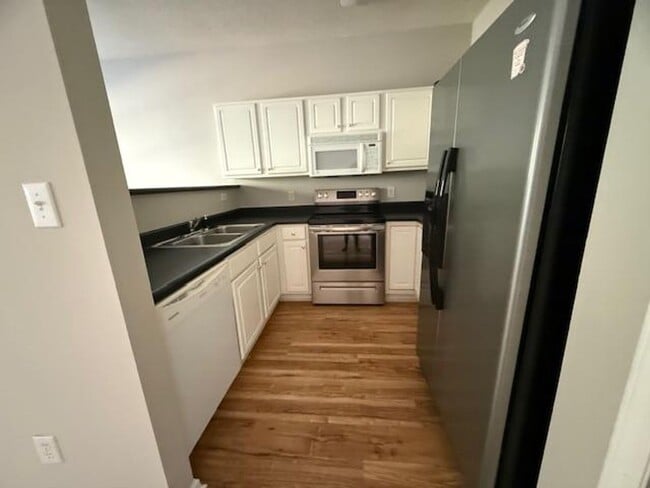 Building Photo - 500 Misty Groves Cir