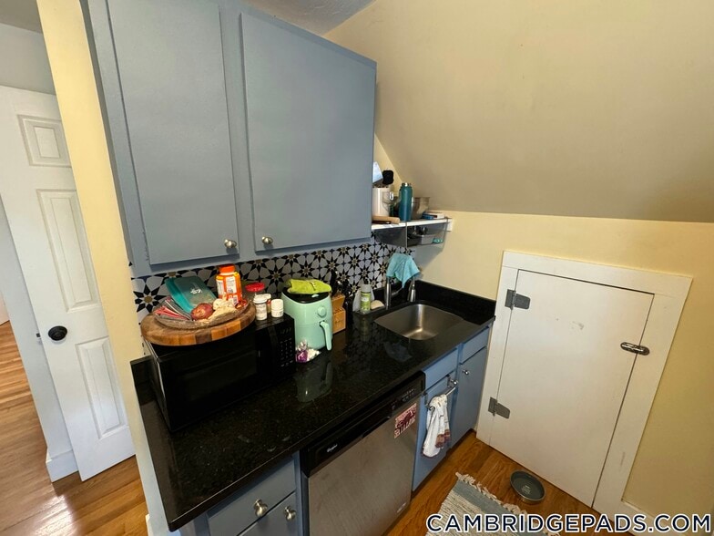 Building Photo - 5-7 Blake St.