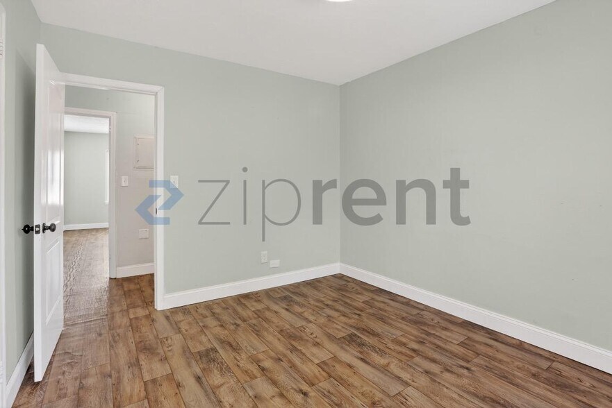 Building Photo - Unit 2