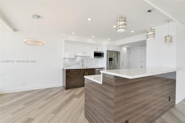 Building Photo - 2100 S Ocean Ln