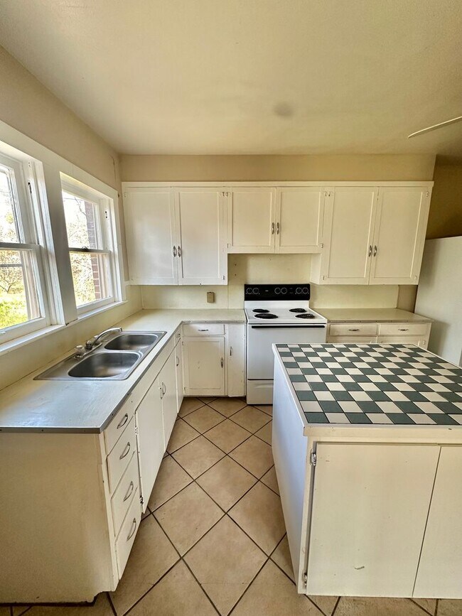 Building Photo - 3 Bedroom Available For Lease Near ASU!!!