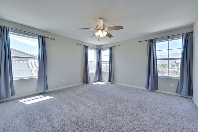 Building Photo - NW!! Solar!!  Gated!!  Bed and bath downst...