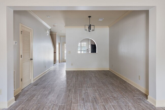 Building Photo - 4316 Summercrest Blvd