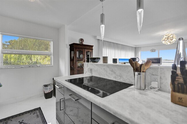 Building Photo - 286 Bal Bay Dr