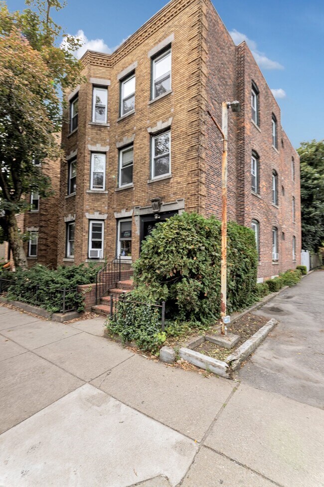 Building Photo - 593 Centre St