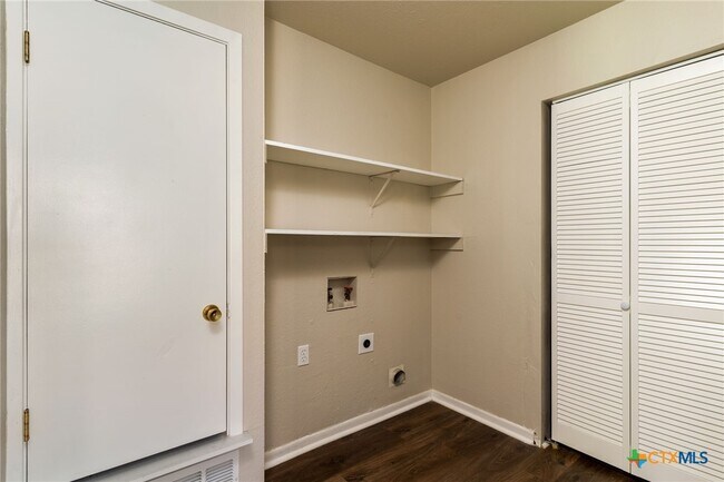 Building Photo - 3008 Belmont Dr