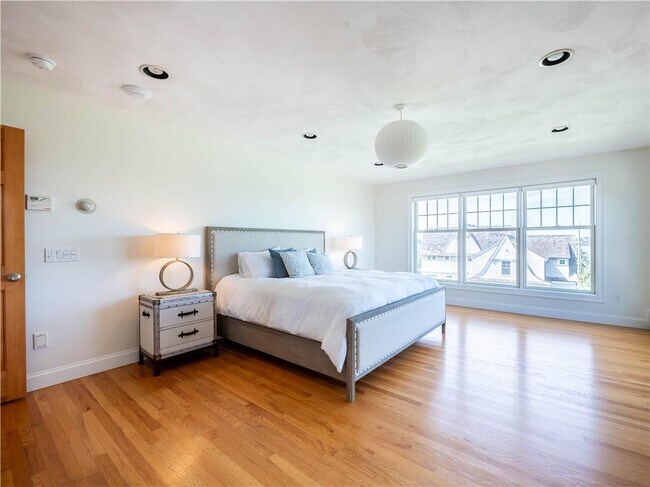 Building Photo - 573 Wolcott Ave