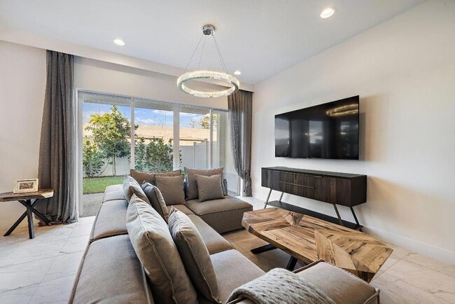 Building Photo - 4925 Pointe Midtown Way