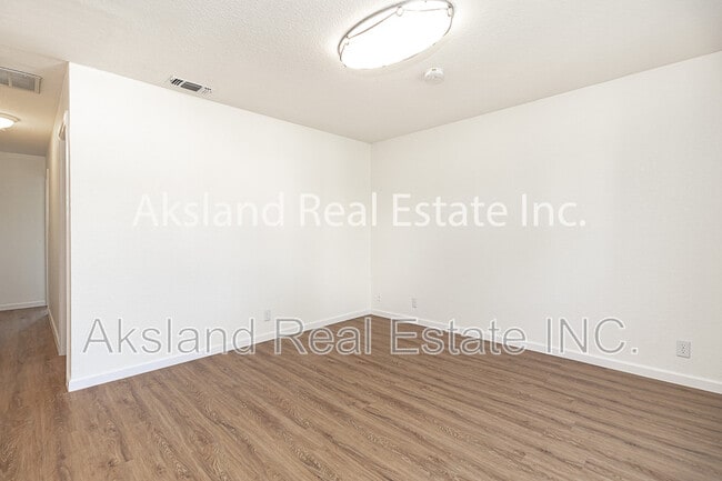 Building Photo - 726 Milestone Dr