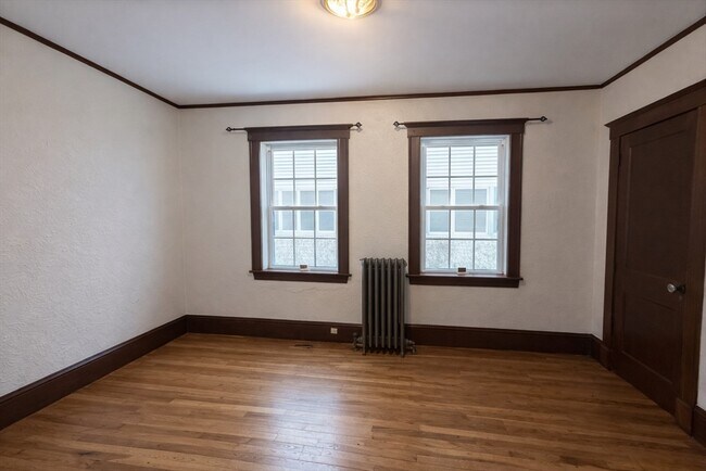 Building Photo - 875 Fellsway